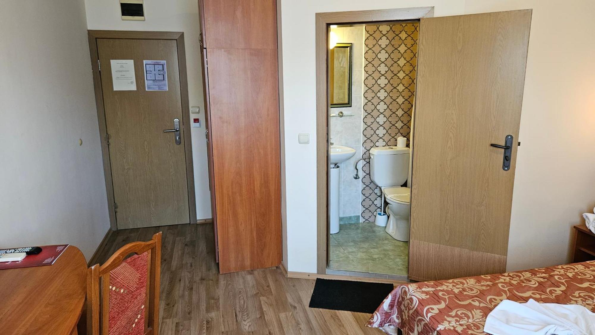 Caprice Family Hotel Varna Ngoại thất bức ảnh