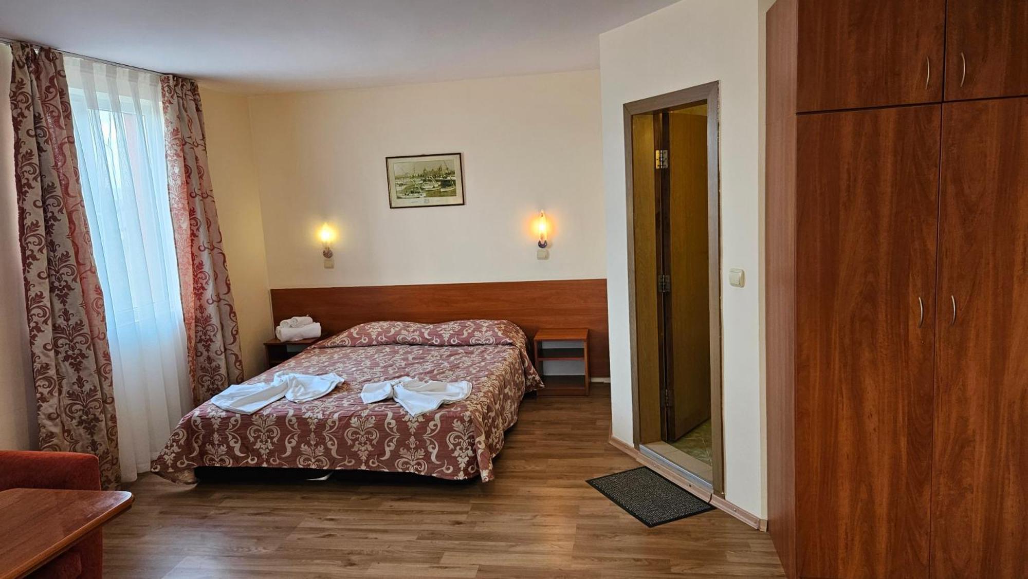Caprice Family Hotel Varna Ngoại thất bức ảnh