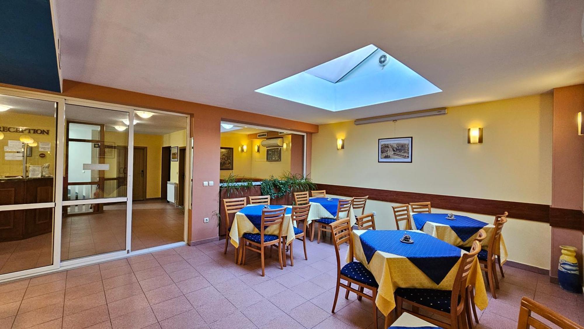 Caprice Family Hotel Varna Ngoại thất bức ảnh