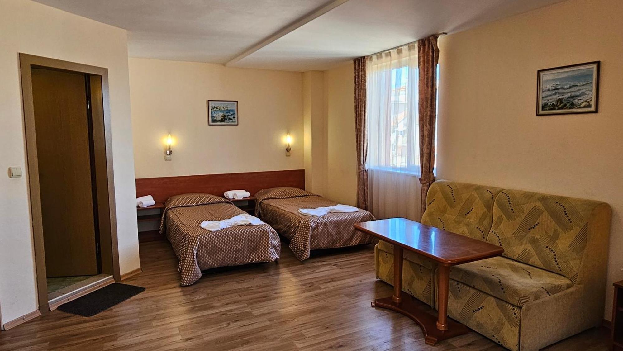 Caprice Family Hotel Varna Ngoại thất bức ảnh