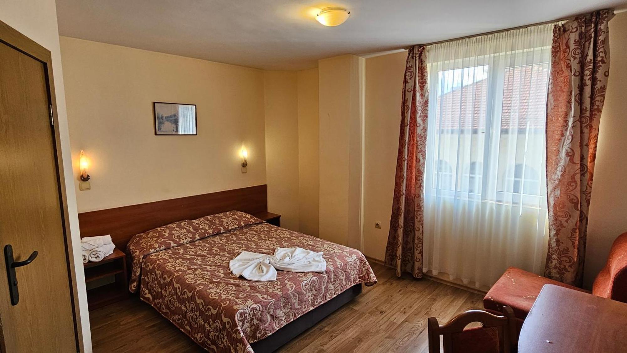 Caprice Family Hotel Varna Ngoại thất bức ảnh