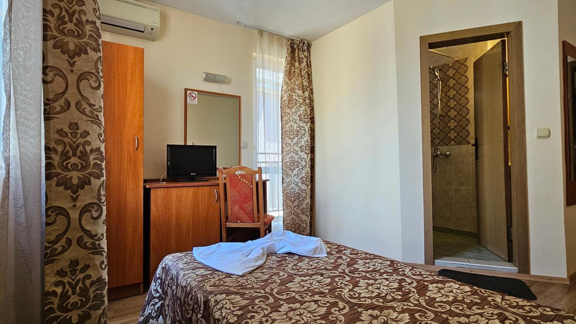 Caprice Family Hotel Varna Ngoại thất bức ảnh