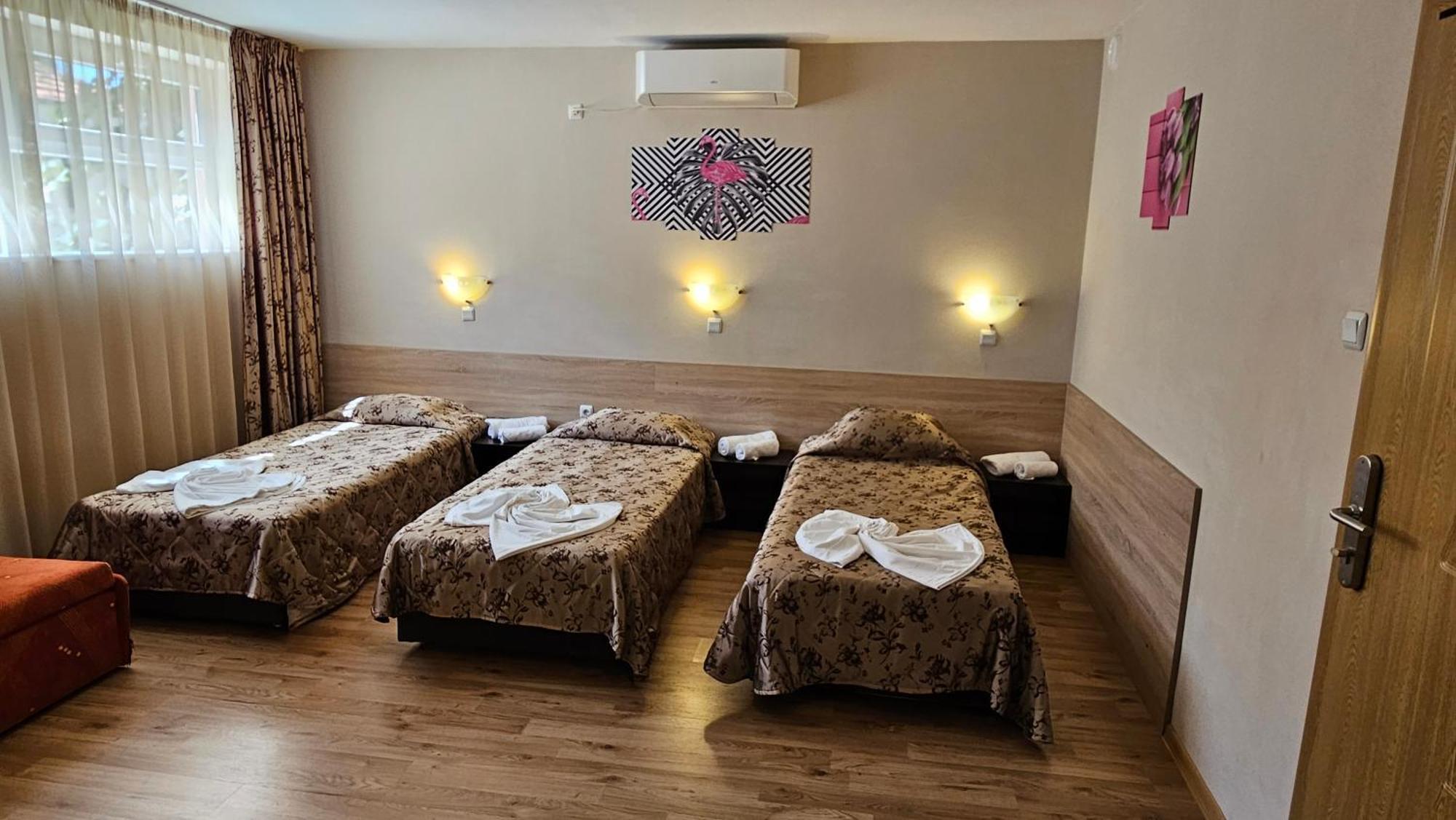 Caprice Family Hotel Varna Ngoại thất bức ảnh