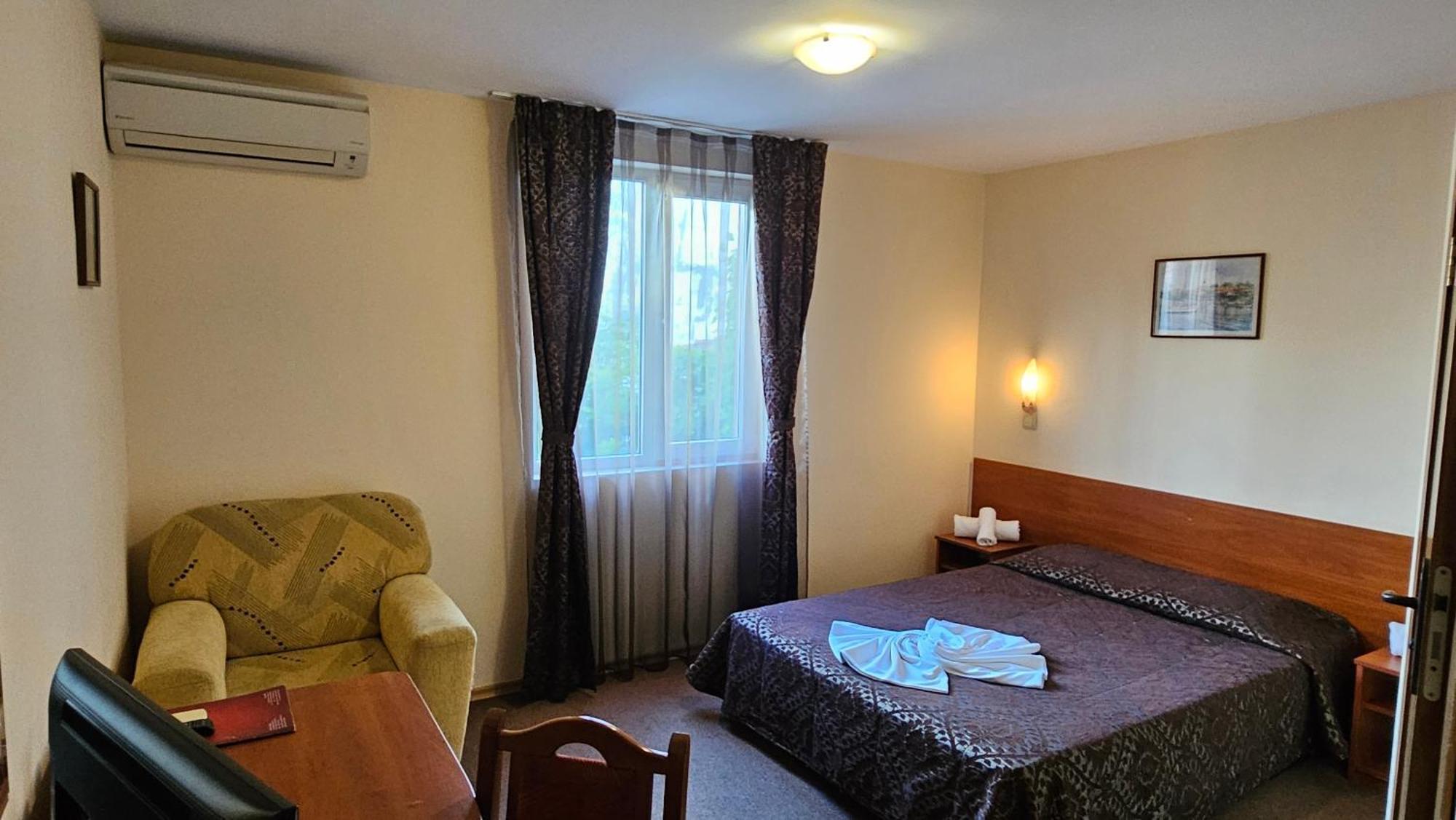Caprice Family Hotel Varna Ngoại thất bức ảnh